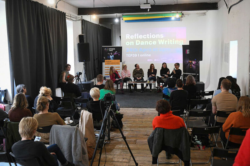 Debate Reflections on the Dance Writing (Lucie Hayashi, Anette Therese Pettersen, Hild Borchgrevink, Petra Dotlačilová, Emily May, Sanjoy Roy). Photo: Michal Hančovský.